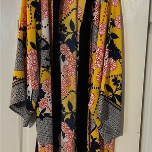 Forever 21 Women’s Kimono- Multicolored gold, black, navy. Size Medium.